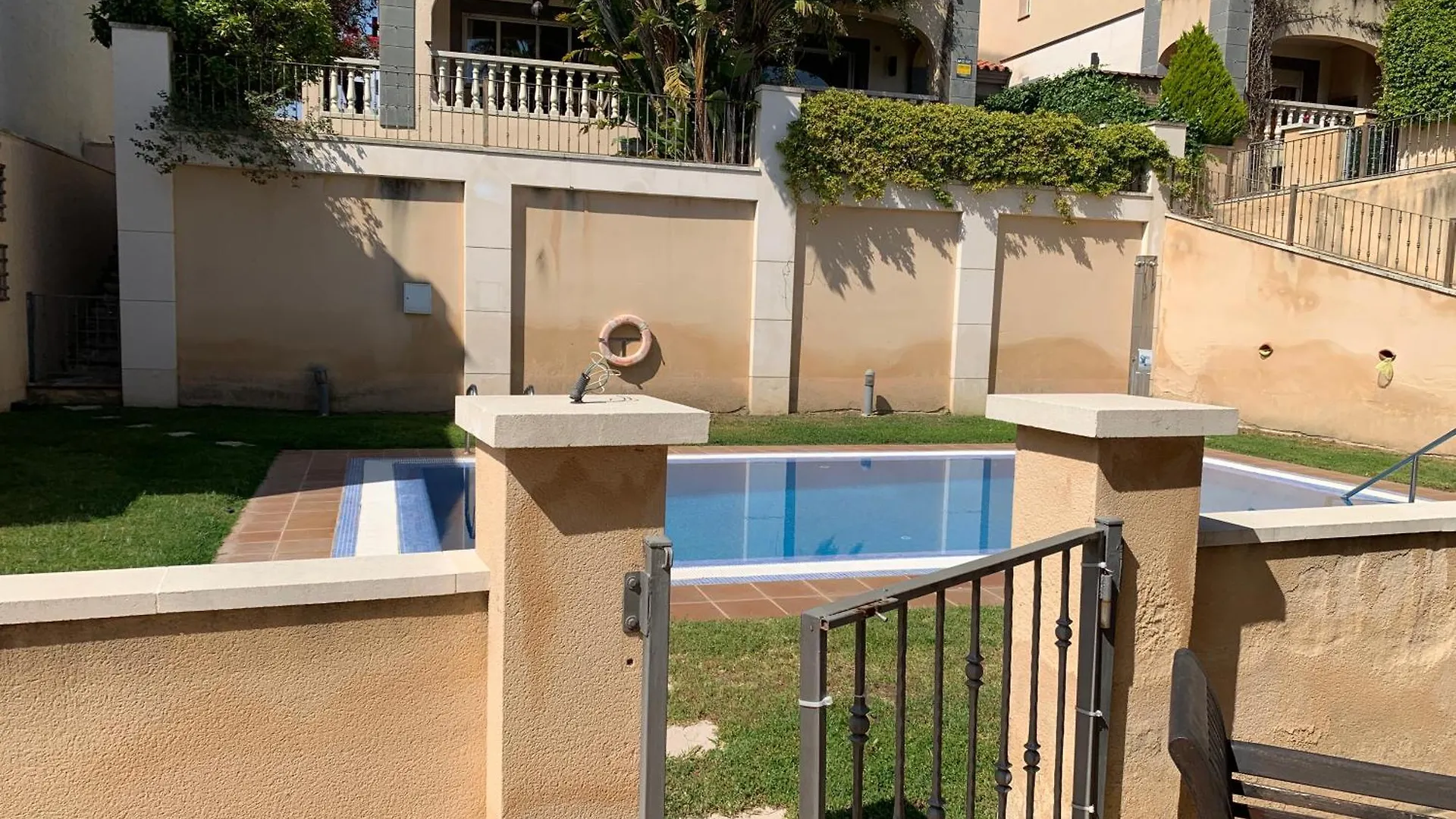 בית נופש הוילה Mont-roig del Camp House With Pool In Pino Alto ספרד